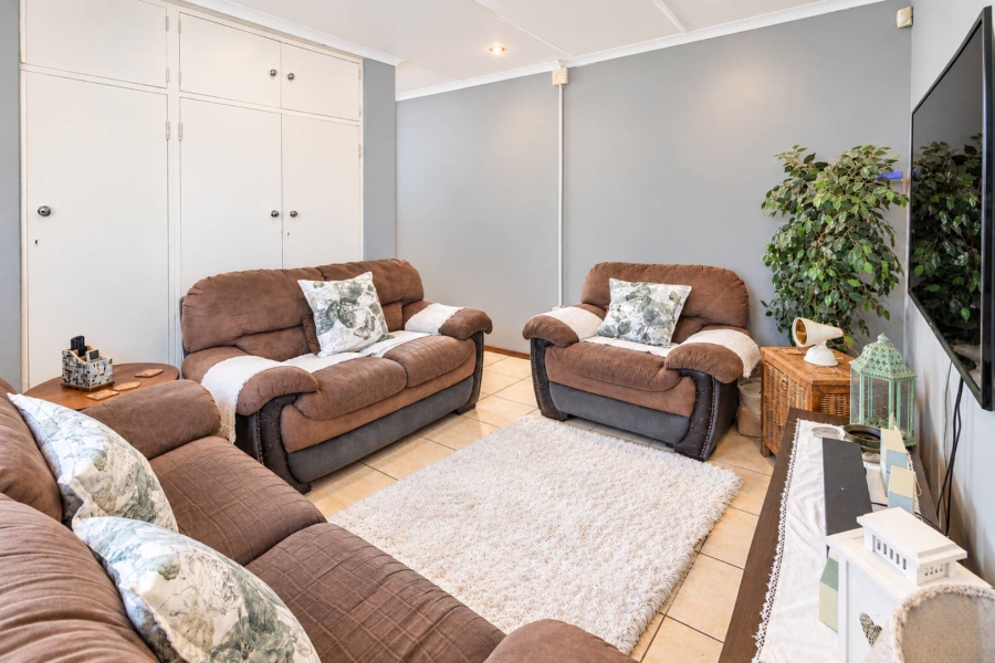 5 Bedroom Property for Sale in Melodie North West